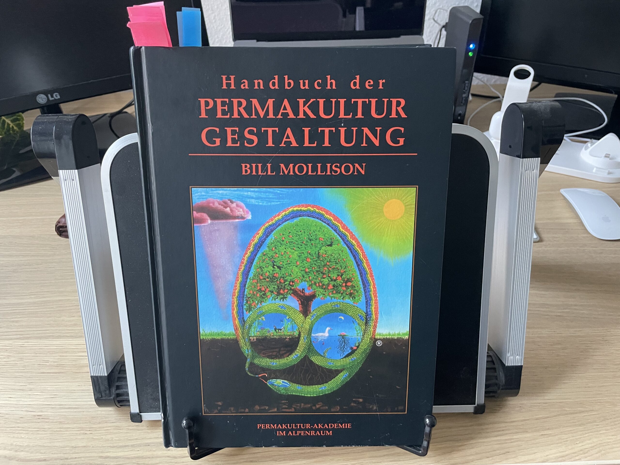 Buchcover Handbuch der Permakultur-Gestaltung